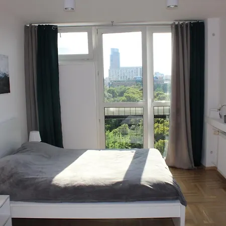 Strict Center Comfortable Apartment, 10th-floor With Beautiful View On The Park And Skyscrapers, Free Wifi, Self Check-in/out Апартаменты Варшава