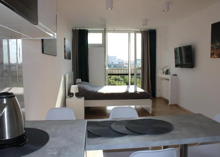 شقة Strict Center Comfortable Apartment, 10th-floor With Beautiful View On The Park And Skyscrapers, Free Wifi, Self Check-in/out *