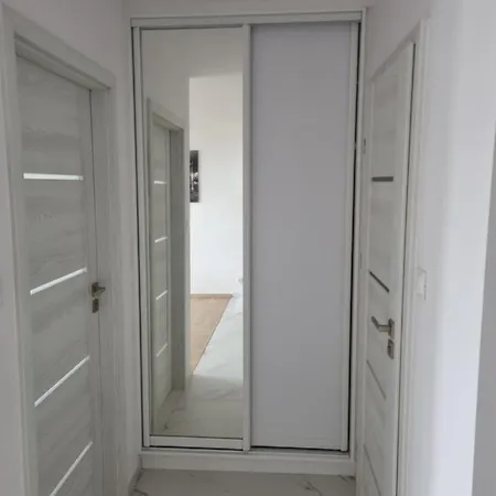 Strict Center Comfortable Apartment, 10th-floor With Beautiful View On The Park And Skyscrapers, Free Wifi, Self Check-in/out Apartment *